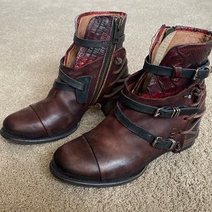 Freebird crue wine color size 10